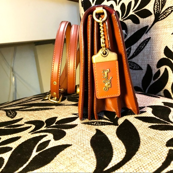 Coach Riley - Picture 3 of 7